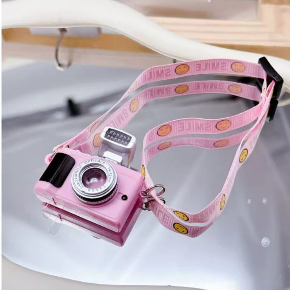 labubu camara actually clicks and flash lights up ( no doll )